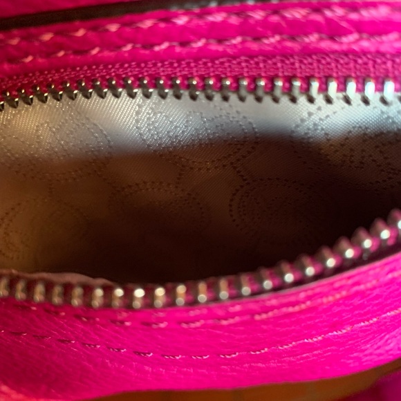 Michael Kors, HOT PINK, soft pebble leather crossbody. Zip pocket on front. - Picture 9 of 11